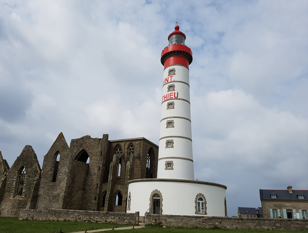 Was ich liebe … | Fotos "unter "Wer dich unterrichtet" im Menüpunkt WER WIE WAS von www.feldenkrais-stunden. de | Das Foto zeigt den Leuchtturm an der Pointe Saint Mathieu.| Foto© Claudia Kühne